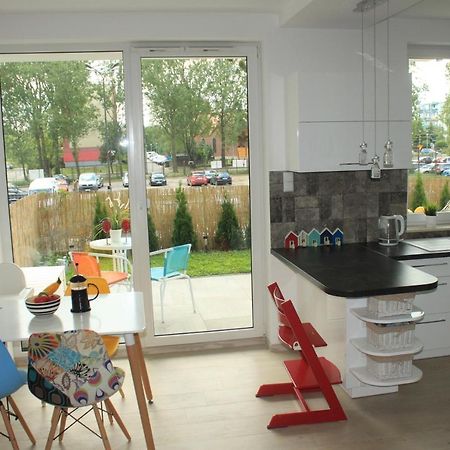 Sunny Sleeps 4 By The Beach With Garden Patio - Gdansk Przymorze Apartamento Exterior foto