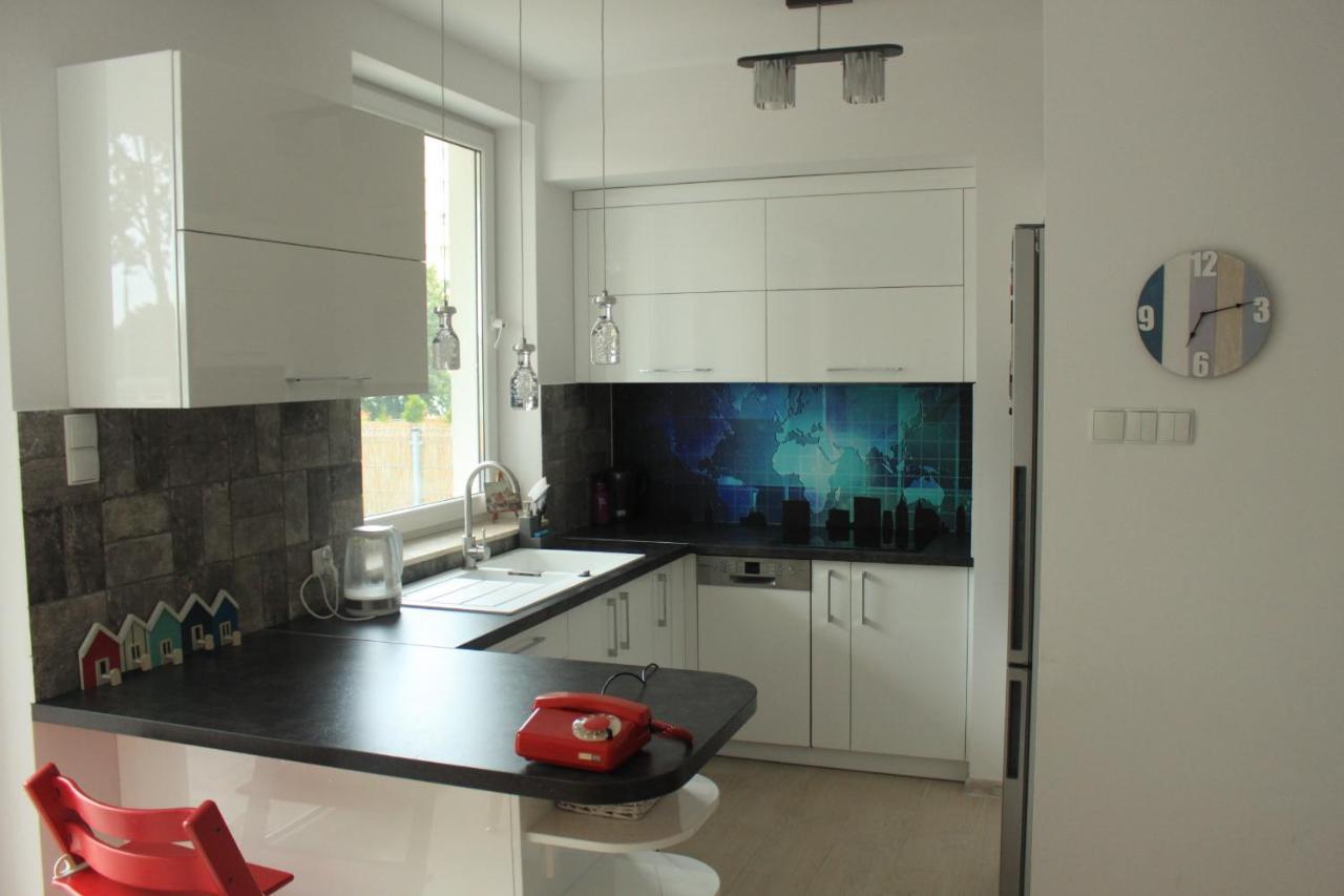Sunny Sleeps 4 By The Beach With Garden Patio - Gdansk Przymorze Apartamento Exterior foto