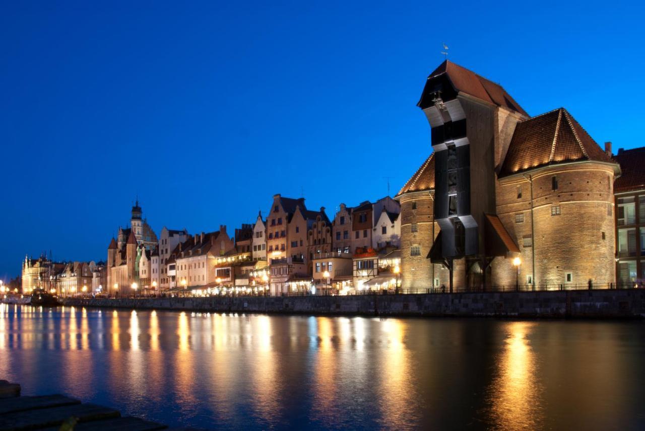 Sunny Sleeps 4 By The Beach With Garden Patio - Gdansk Przymorze Apartamento Exterior foto