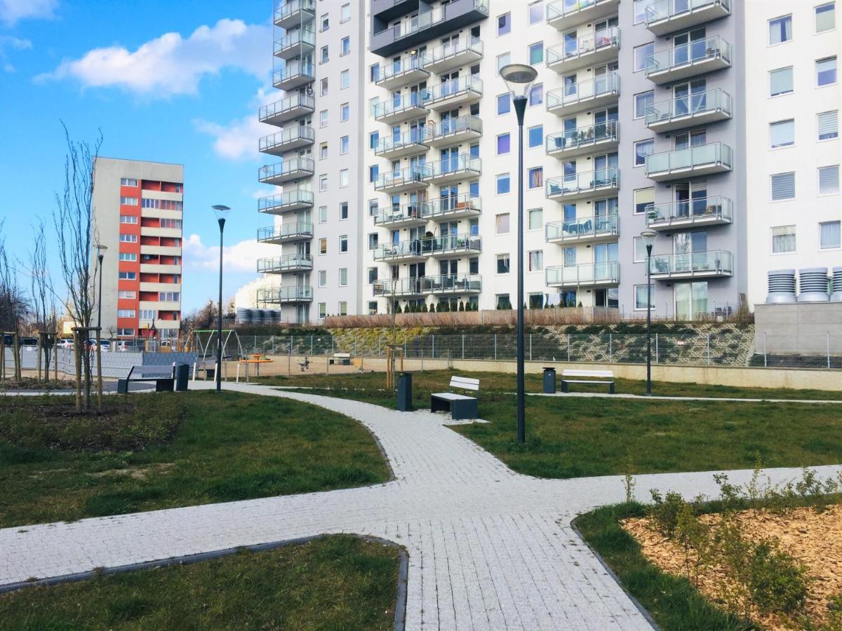 Sunny Sleeps 4 By The Beach With Garden Patio - Gdansk Przymorze Apartamento Exterior foto