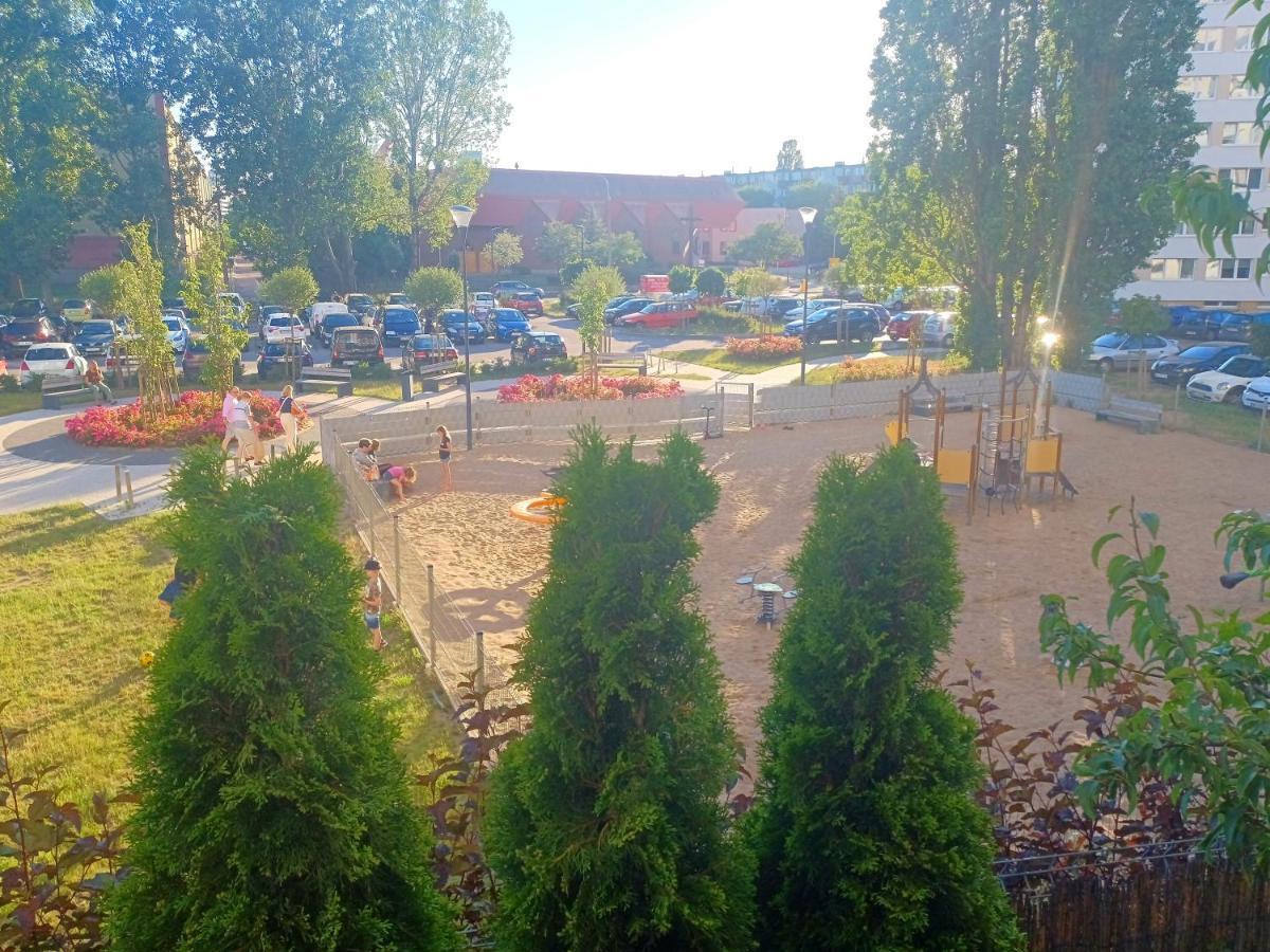 Sunny Sleeps 4 By The Beach With Garden Patio - Gdansk Przymorze Apartamento Exterior foto
