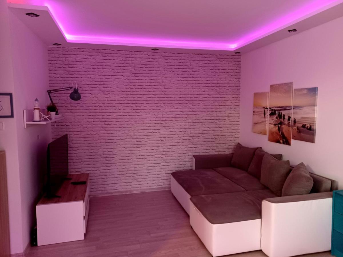 Sunny Sleeps 4 By The Beach With Garden Patio - Gdansk Przymorze Apartamento Exterior foto